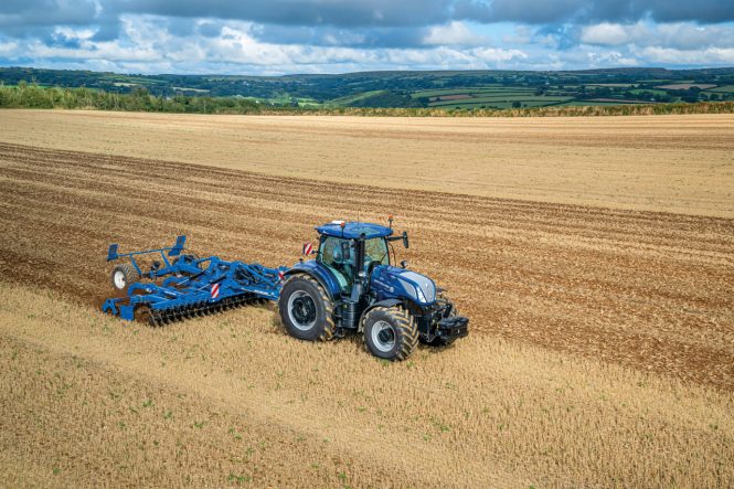 New Holland T7 LWB With PLM Intelligence