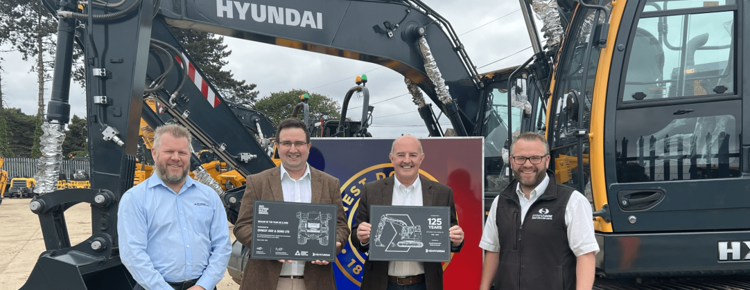 Ernest Doe receive Hyundai Dealer of the Year-min