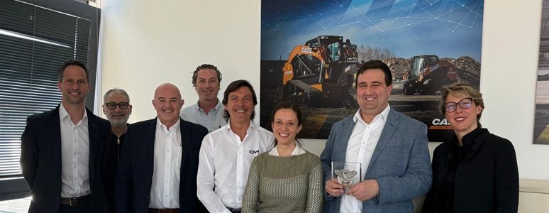 CASE Construction group shot 774x300